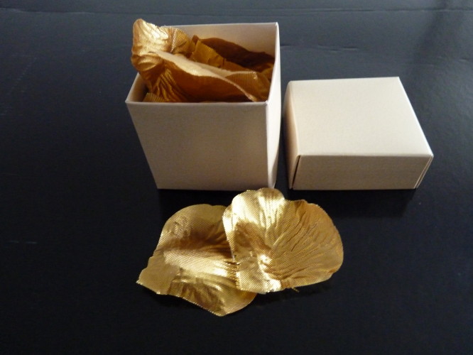 Boxed confetti Gold
