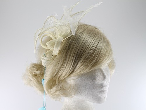 Max and Ellie Lily Comb Fascinator