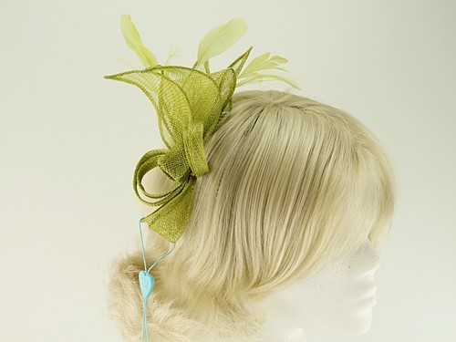 Max and Ellie Lily Comb Fascinator