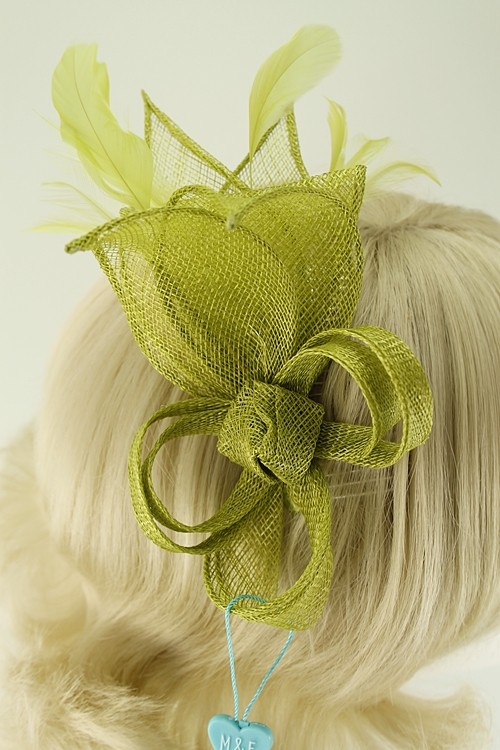 Max and Ellie Lily Comb Fascinator