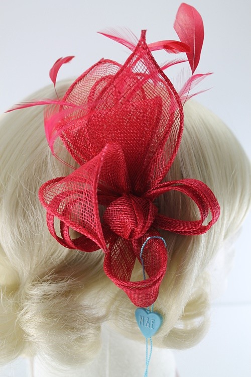 Max and Ellie Lily Comb Fascinator